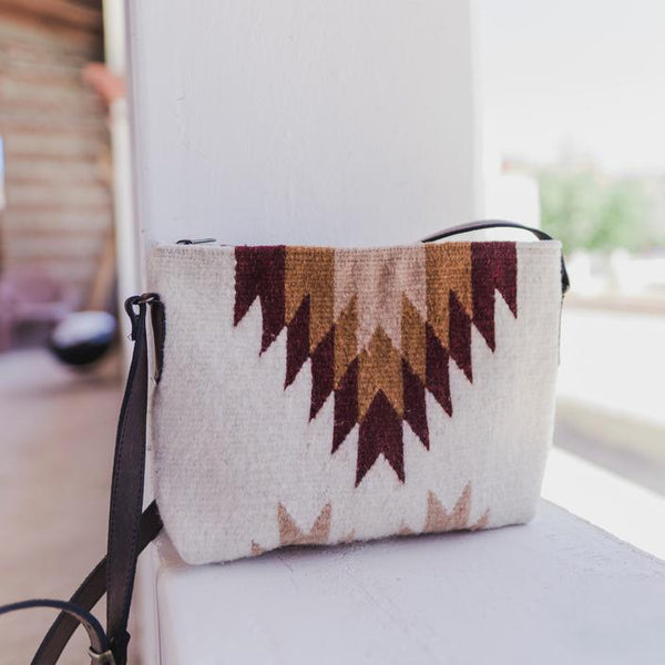 Manos Crossbody