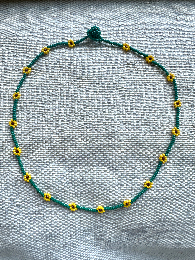 Beaded Simple Daisy Chain Necklace