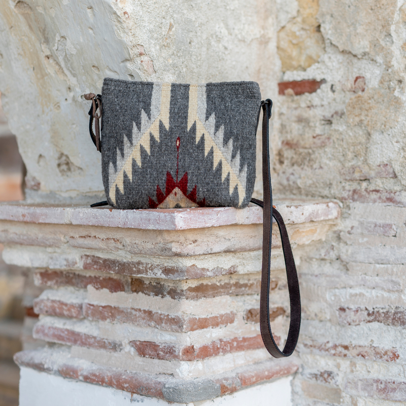 Manos Crossbody